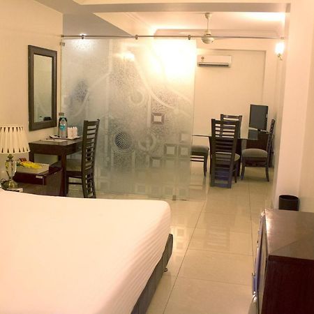 Hotel Bluestone 加济阿巴德 外观 照片